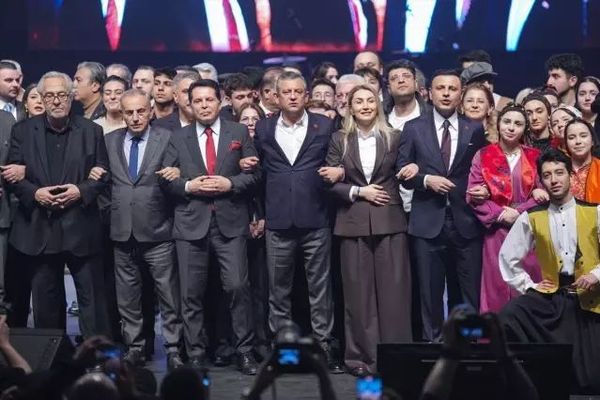 Özgür Özel, 101'inci Eylem İçin Kuşadası'na Koşuyor