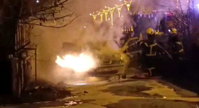 Bitlis'te Seyir Halindeki Araç Alev Aldı, Yangın Hızla Söndürüldü