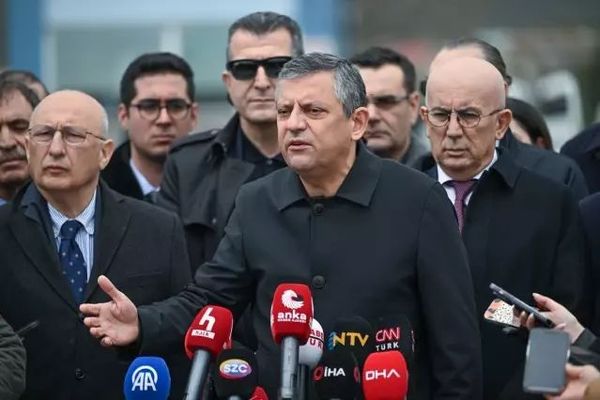 Özgür Özel'den Zimmet Soruşturması ve Tutuklamalarla İlgili Açıklamalar