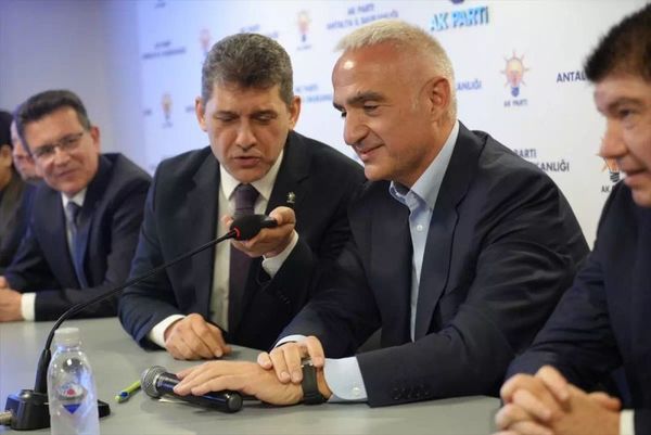 Cumhurbaşkanı Erdoğan, AK Parti Antalya Teşkilatıyla Bayramda Telefonla Görüştü