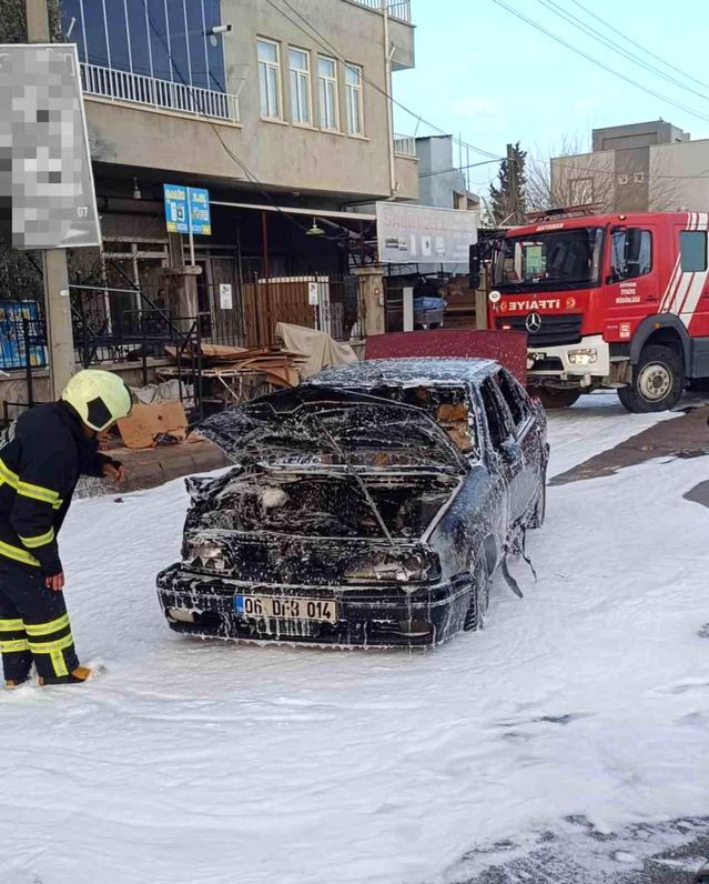 Adıyaman'da Seyir Halindeki Otomobilde Yangın Çıktı