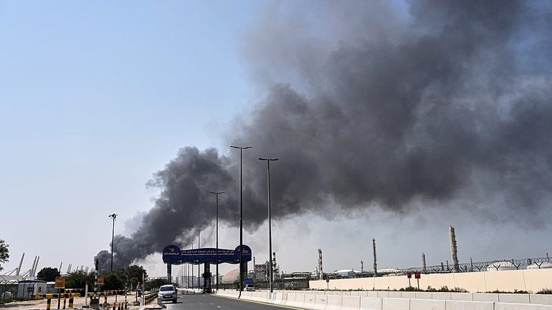 İran ile ABD-İsrail Çatışması 4. Gününde: Tahran Körfez'deki Müttefiklere Saldırıyor