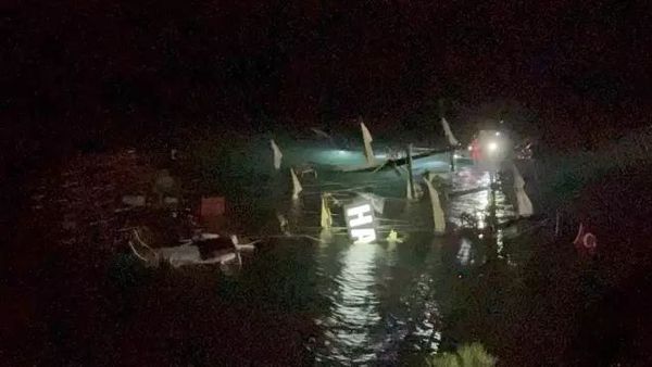 Fethiye'de Tekne Kazası: 1 Kişi Kayıp, Arama Çalışmaları Sürüyor