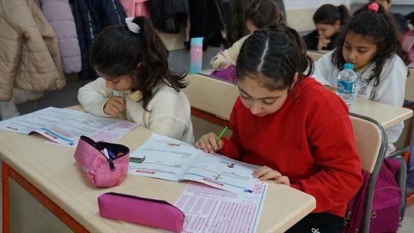 Esenyurt'ta Paket Ders Sistemi ile 6 Bin Öğrenciye Planlı Eğitim Veriliyor