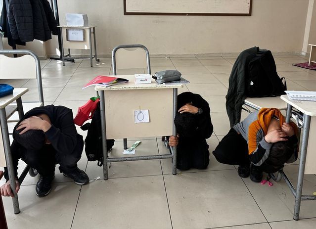 Baskil'de Okullarda Deprem Tatbikatı Düzenlendi