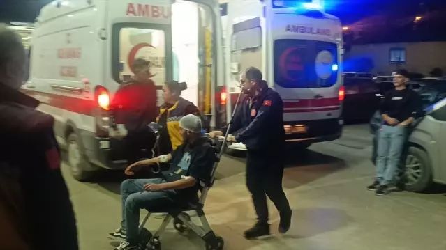 Kozan'da Bıçaklı Kavgada İki Kişi Yaralandı