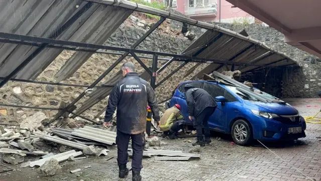 Bursa'da Sağanak ve Fırtına Nedeniyle Heyelan ve Kayık Batması Yaşandı
