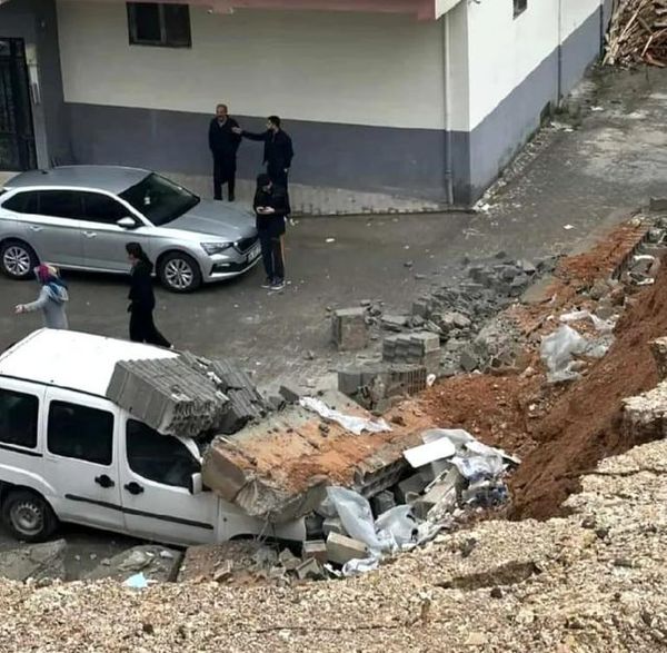 Şanlıurfa'da Yoğun Yağış İstinat Duvarının Çökmesine Yol Açtı