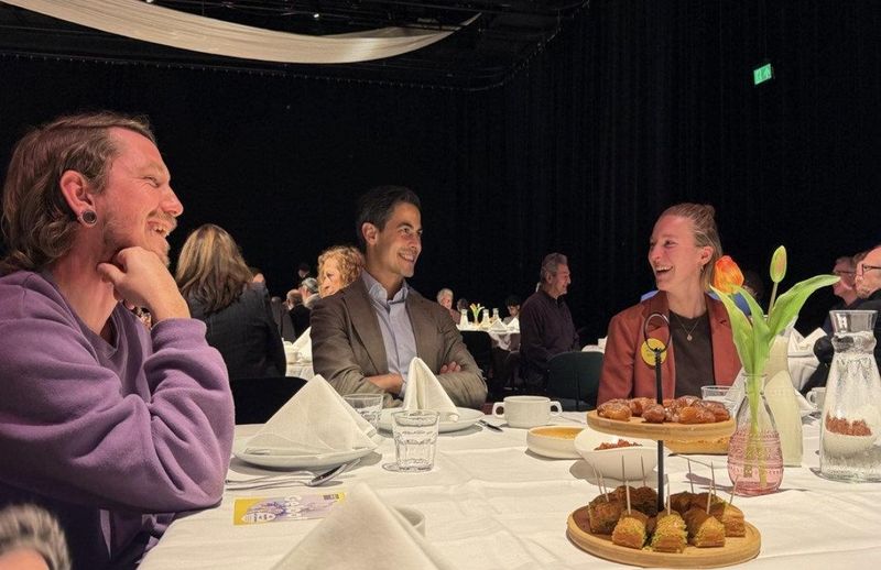 Hollanda Başbakanı Rob Jetten, Müslümanlarla İftarda Bir Araya Geldi