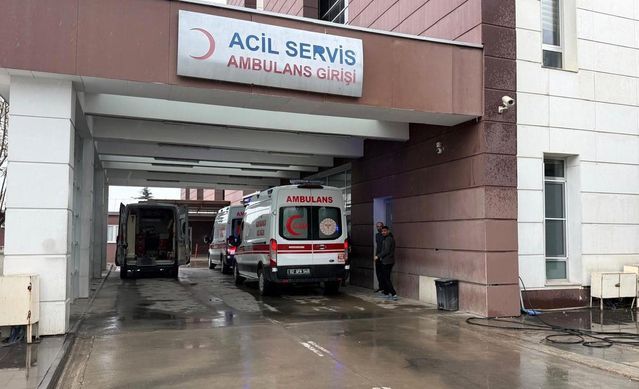 Adıyaman'da Genç Kız 4. Kattan Atladı, Çamaşır İplerine Takılarak Yaralandı