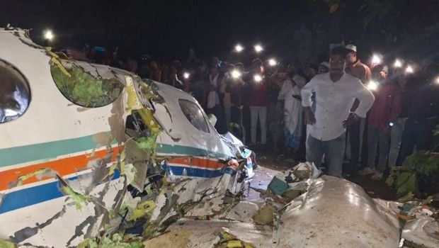 Jharkhand'da 7 Kişi Taşıyan Ambulans Uçak Düştü