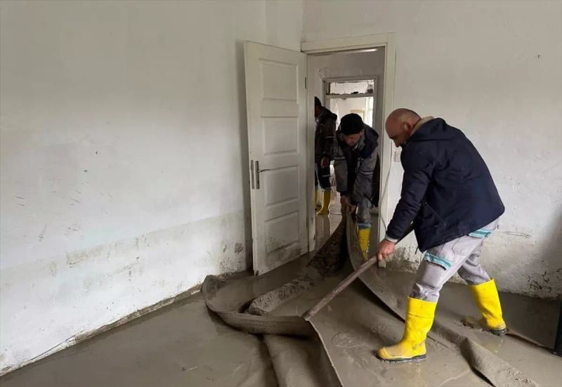 Muğla Seydikemer'de Sel Hasarının Ardından Evlerde Temizlik Çalışmaları Devam Ediyor