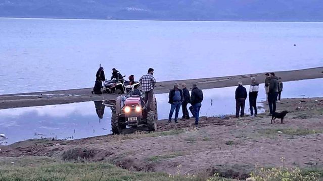 Bursa'da ATV, Çamura Saplandığı Sahil Bölgesinden Kurtarıldı