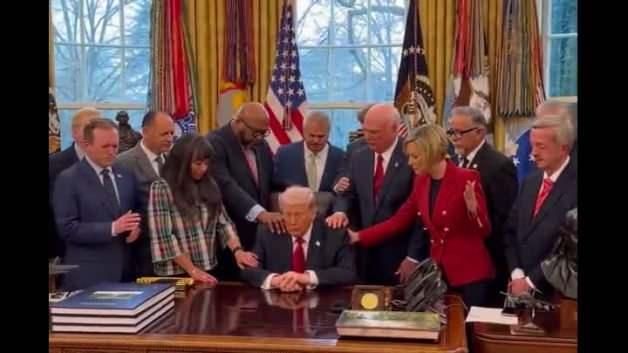 Oval Ofis'te Donald Trump İçin Toplu Dua Etkinliği Düzenlendi