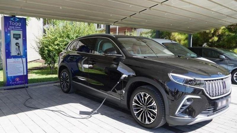 Türkiye'de Otomotiv Pazarı Daralırken Elektrikli Araç Satışları Yükseldi