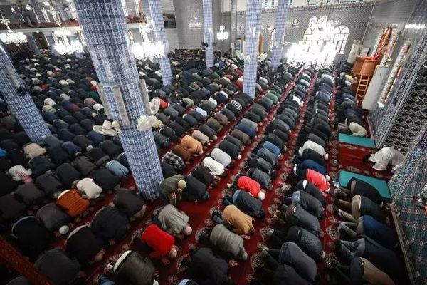 Adana, Mersin, Hatay ve Osmaniye'de Ramazan Bayramı Namazı Coşkuyla Kılındı