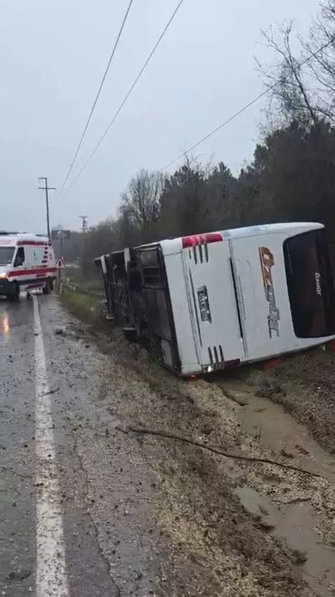 Çataca'da Otobüs Devrildi, Ekipler Müdahale Ediyor