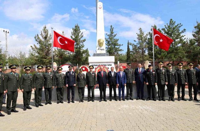 Eski KKTC Cumhurbaşkanı Tatar, Şanlıurfa’nın Kurtuluşunun 106. Yıl Töreninde Yer Aldı