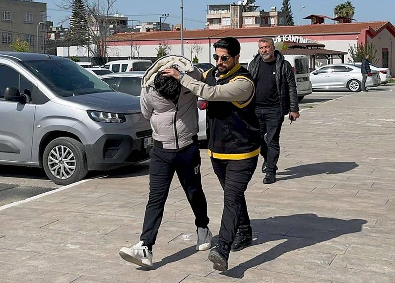 Adana'da Yol Verme Tartışması Kanlı Bitti: 18 Yaşındaki Muhammed Hayatını Kaybetti