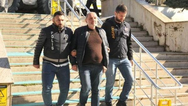 CHP'li 63 Yaşındaki Yönetici Üniversite Öğrencisine Tacizden Tutuklandı