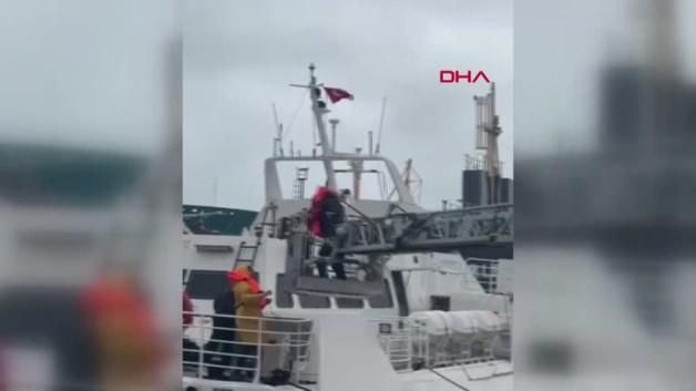 Altınova’da Fırtına Nedeniyle Mahsur Kalan 6 Personel Sepetli Merdivenle Kurtarıldı