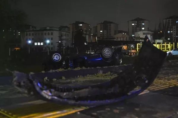 Ankara'da Bariyerlere Çarpan Otomobilde Sürücü Hayatını Kaybetti