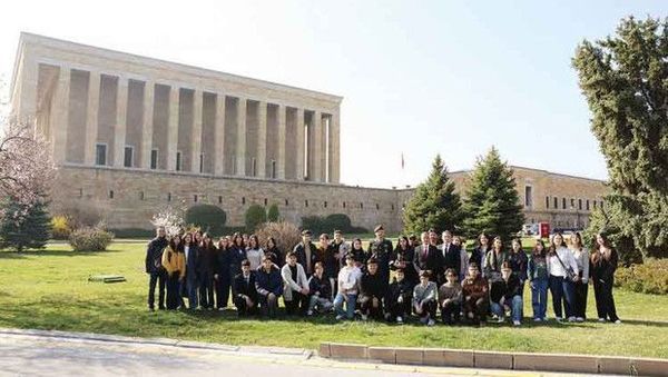 Yürüyen Köşk’ün Çınarından Klonlanan Fide Anıtkabir’de Toprakla Buluştu