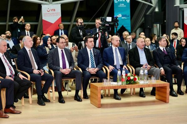 YTB, Brüksel'de Avrupa Türk Toplumunun Başarı Hikayelerini Konuştu