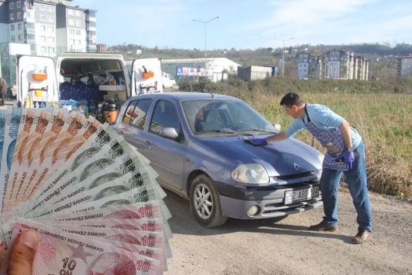 Sivaslı Sezgin, Susuz ve Mobil Oto Yıkama Hizmetiyle Gelirini Artırıyor