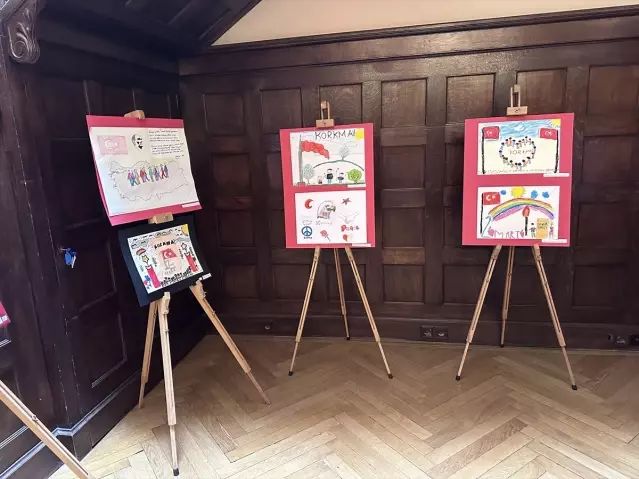 Atina Büyükelçiliği'nde İstiklal Marşı'nın Kabulü Anısına Çocuk Resim Sergisi