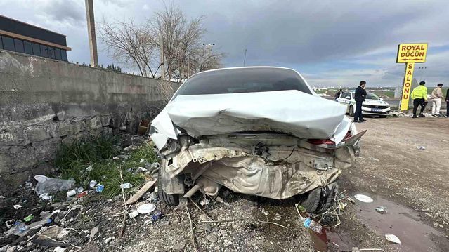 Siverek'te Otomobilin Yaya Çarpmasıyla 2 Kişi Yaralandı