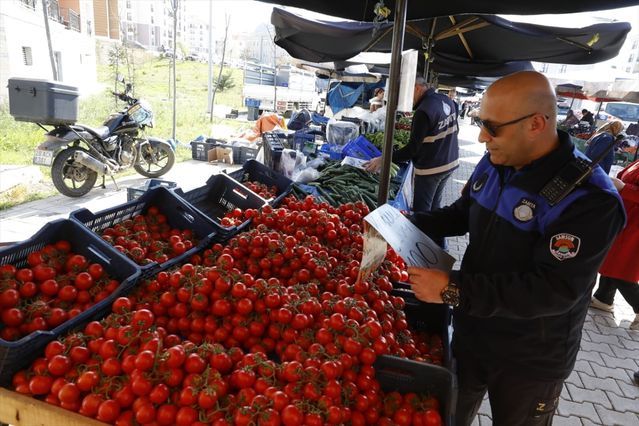İlkadım Belediyesi Pazar Yerlerinde Sıkı Denetimlere Devam Ediyor