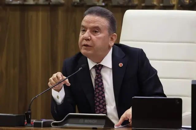 Muhittin Böcek'in İddianamesinde 50-100 Milyon TL'lik Yolsuzluk İddiaları Yer Aldı