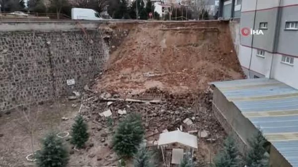 Nevşehir'de 15 Metrelik İstinat Duvarı Gürültüyle Yıkıldı