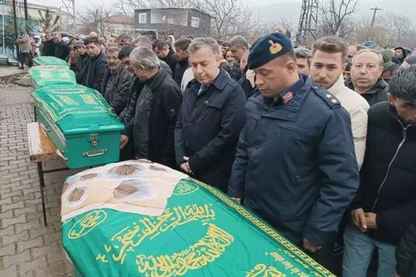 Manisa'da Aile Katliamı: 4 Kişi Başlarından Vurularak Öldürüldü