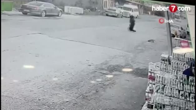 Hatay Payas'ta Pikap Kapağının Kadına Çarpması Anbean Güvenlik Kamerasında