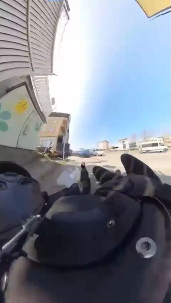 Bursa'da Motosiklet ve Otomobil Çarpıştı: Sürücü Yaralandı