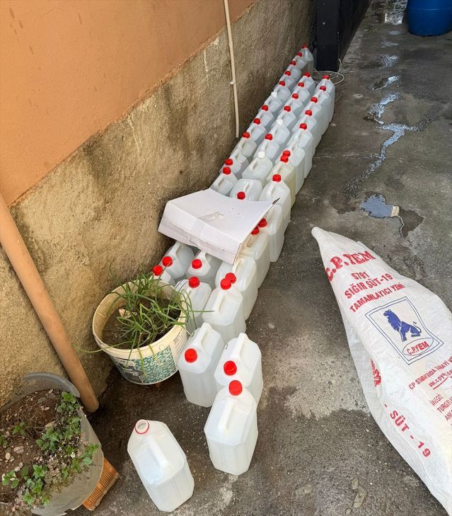 Adana'da 1865 Litre Kaçak Etil Alkol Ele Geçirildi, 3 Kişi Gözaltında