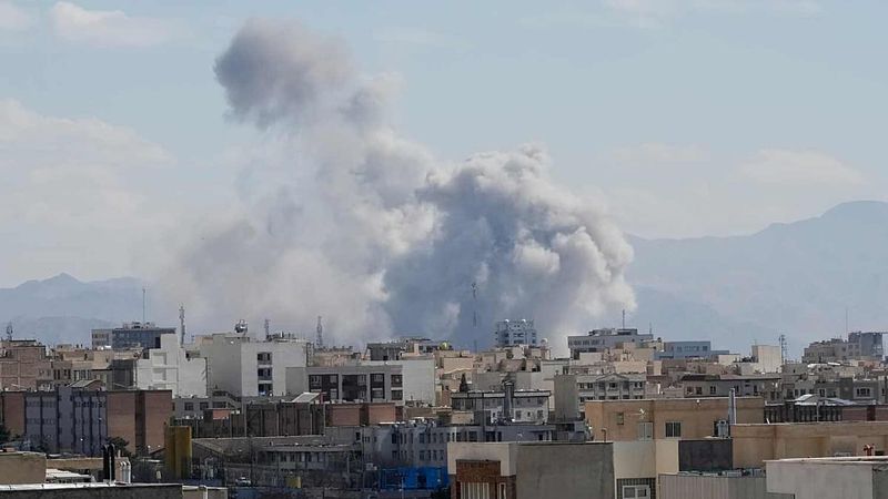 İran'a Yönelik Saldırılar Üçüncü Gününde: İsrail Lübnan'a Operasyon Başlattı