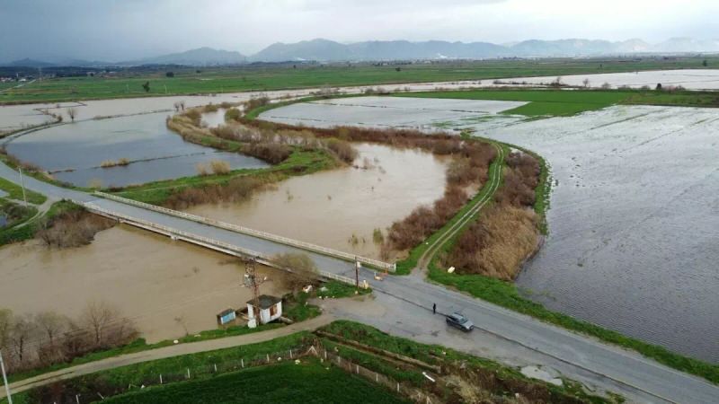Büyük Menderes Nehri Taştı, Germencik-Yeniköy Karayolu Trafiğe Kapatıldı