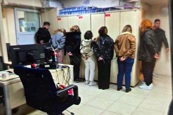 Polisleri Aşağılayan 8 Şüpheli Gözaltına Alındı, Gratis'ten Sert Tepki