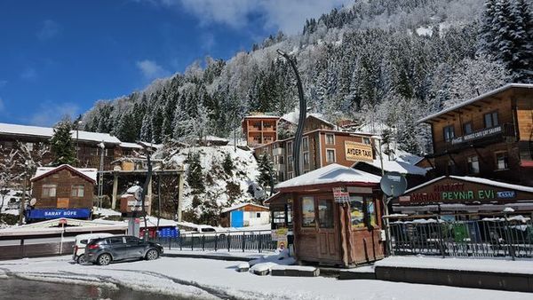 Rize Ayder Yaylası Nisan Ayında Yoğun Kar Yağışıyla Beyaza Büründü