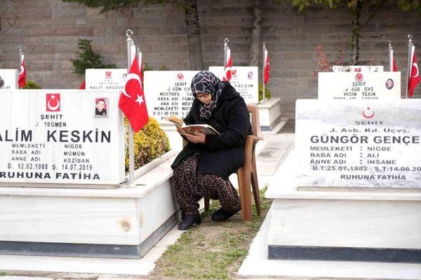 Niğde'de Bayram Öncesi Şehitlikler Protokol Üyeleri Tarafından Ziyaret Edildi