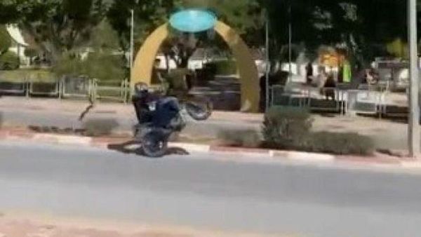 Tarsus'ta Trafikte Tehlikeli Motosiklet Şovu 172 Bin TL Ceza Getirdi