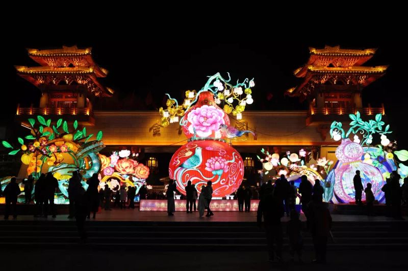 Gansu Eyaletinde Çin Yeni Yılı Fener Festivali Renkli Görüntüler Yarattı