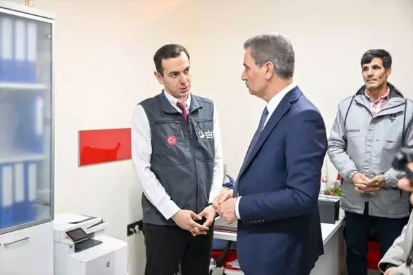 Erzurum Valisi Aydın Baruş İl Göç İdaresi Müdürlüğü'nü Ziyaret Etti