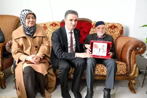 Vali Aydın Baruş, Erzurum'daki Son Kore Gazisini Ziyaret Etti