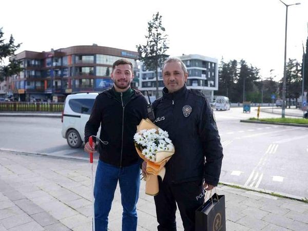 Düzce'de 10 Nisan Polis Günü'nde Polisler İçin Anlamlı Sürpriz