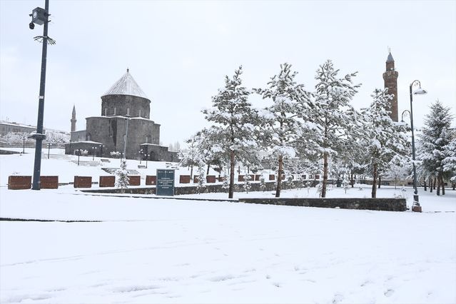 Kars ve Ardahan İki Günlük Kar Yağışıyla Beyaz Örtüye Büründü