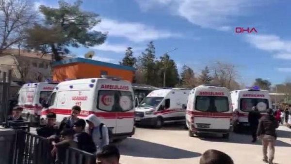 Diyarbakır'da Ortaokulda Cıva Zehirlenmesi Şüphesi: Öğrenciler Hastaneye Sevk Edildi